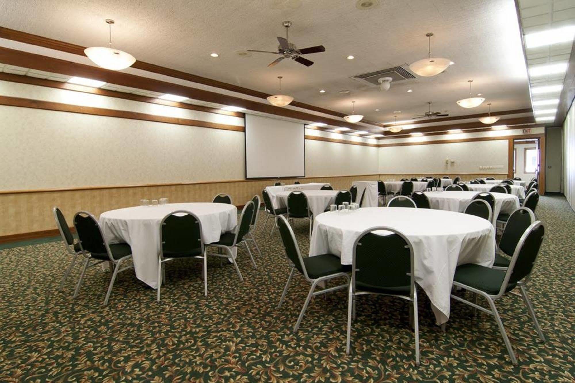 Norwood Inn & Suites Mankato North Mankato Экстерьер фото